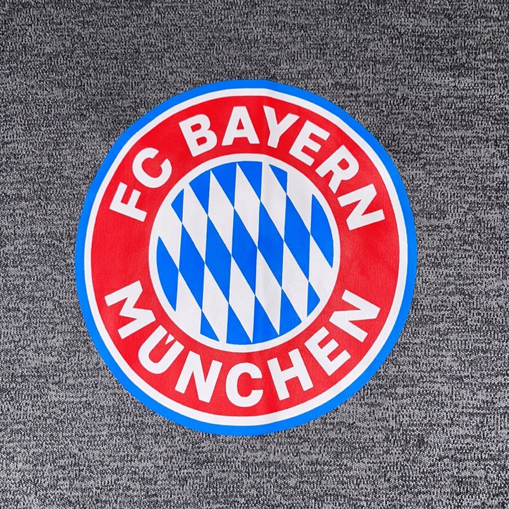 FC Bayern Munchen Boys Long Sleeve Soccer Shirt Size Large (Boys)